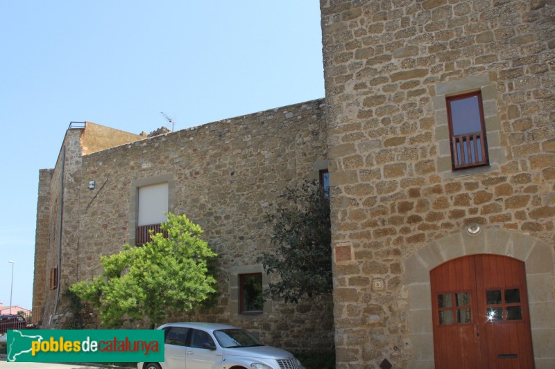 La Tallada - Recinte fortificat (Foto: Albert Esteves, 2015) La Tallada - Recinte fortificat