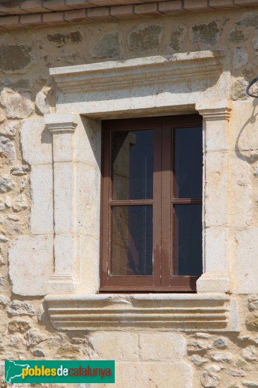 Torroella de Montgrí - Mas Ral, finestra (Foto: Albert Esteves, 2015) Torroella de Montgrí - Mas Ral, finestra