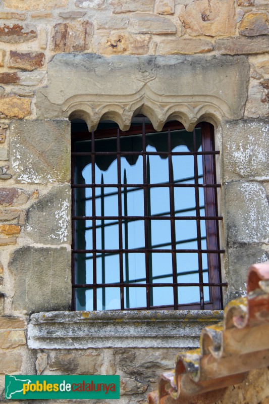 Ullastret - Finestra de l'antic mas (Foto: Albert Esteves, 2015) Ullastret - Finestra de l'antic mas