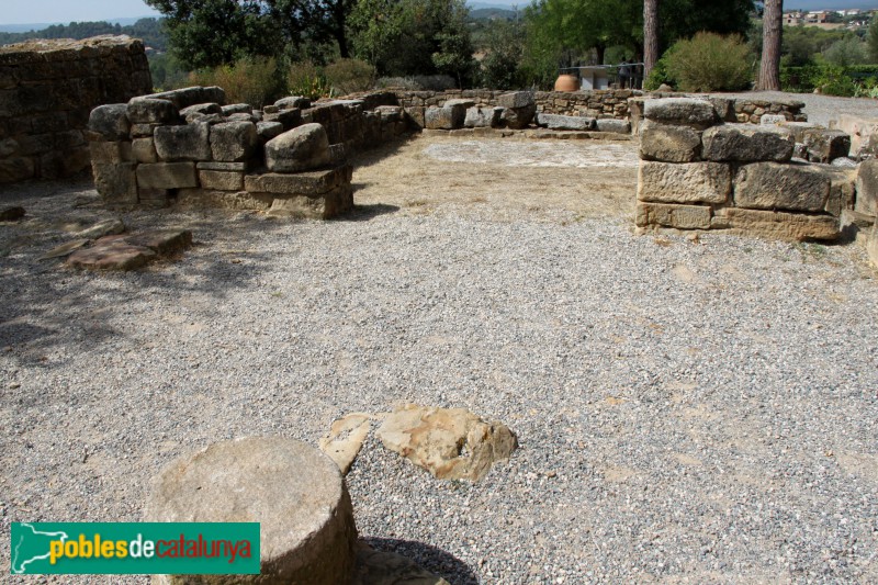 Ullastret - Restes del castell de Sant Andreu (Foto: Albert Esteves, 2015) Ullastret - Restes del castell de Sant Andreu
