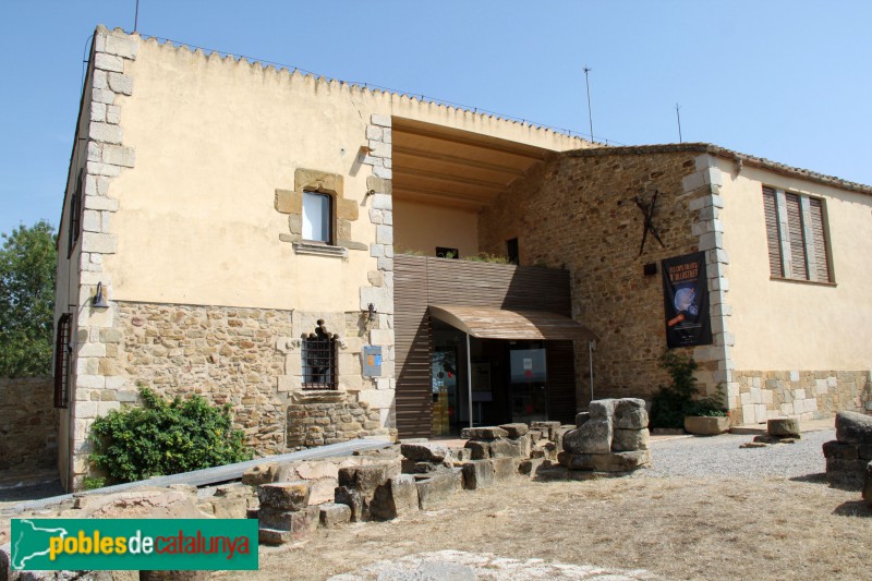 Ullastret - Mas de Sant Andreu, actual Museu (Foto: Albert Esteves, 2015) Ullastret - Mas de Sant Andreu, actual Museu