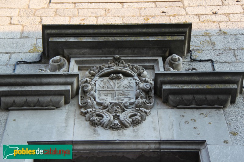 Torroella de Montgrí - Palau Solterra, façana del carrer Codina (Foto: Albert Esteves, 2015) Torroella de Montgrí - Palau Solterra, façana del carrer Codina