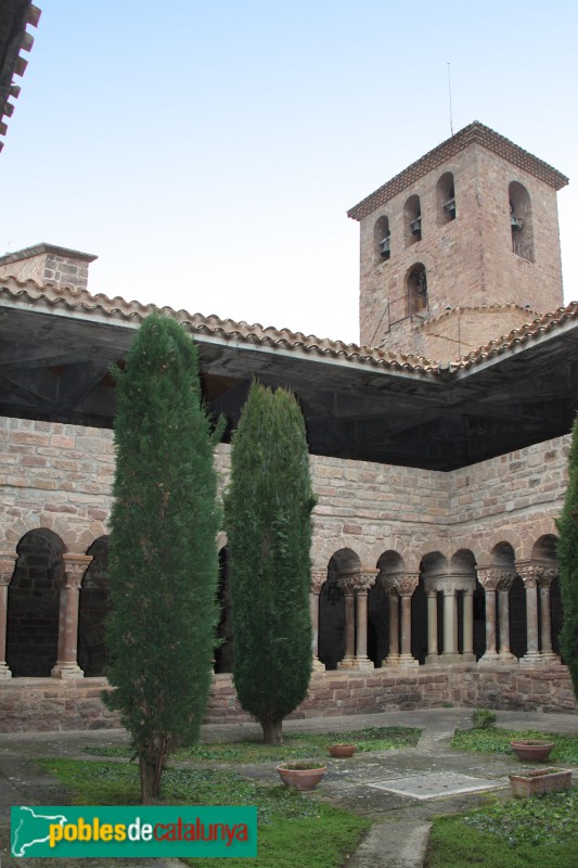 L'Estany - Claustre del monestir de Santa Maria