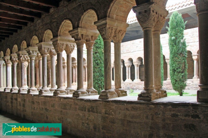 L'Estany - Claustre del monestir de Santa Maria