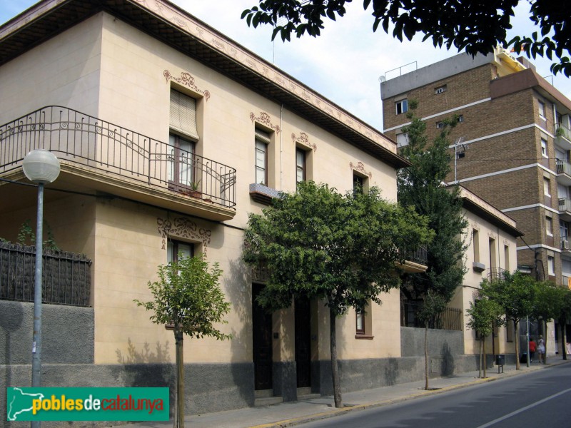 Sant Feliu de Llobregat - Cases Josefa Serra de Molins