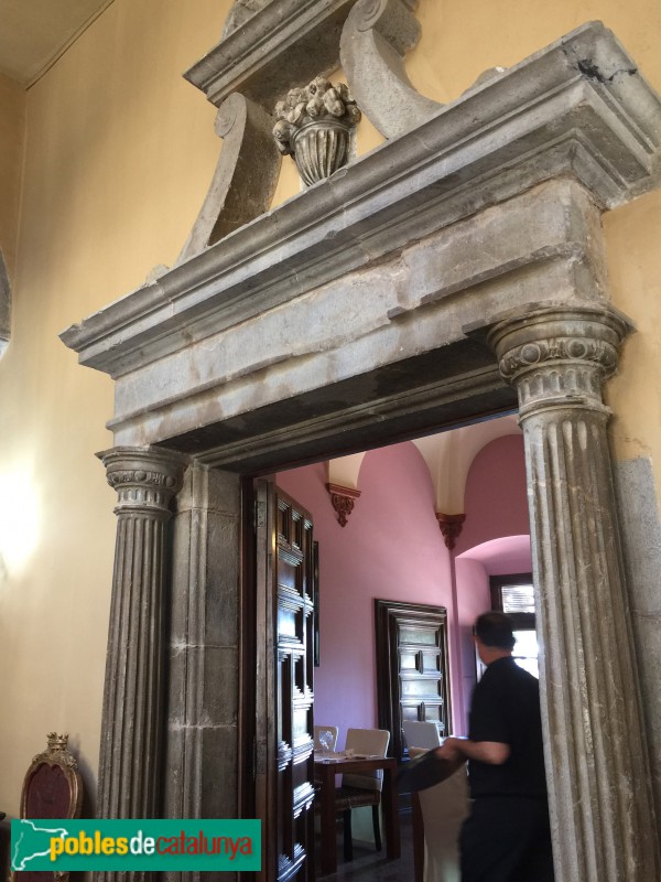 Torroella de Montgrí - Palau Reial (Mirador), porta interior (Foto: Albert Esteves, 2016) Torroella de Montgrí - Palau Reial (Mirador), porta interior