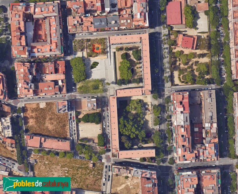 Casa Bloc. Vista des de satèl·lit (Foto: Google Earth, 2017) Casa Bloc. Vista des de satèl·lit