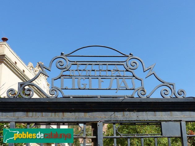 Barcelona - Les Carasses. Detall porta d'entrada (Foto: Graciel·la Vidal, 2016) Barcelona - Les Carasses. Detall porta d'entrada