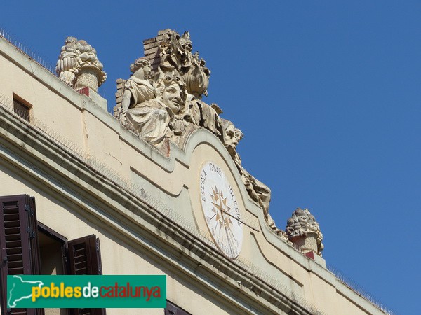 Barcelona - Les Carasses. Frontó façana principal (Foto: Graciel·la Vidal, 2016) Barcelona - Les Carasses. Frontó façana principal