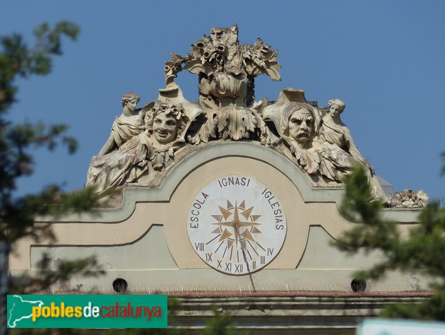 Barcelona - Les Carasses. Frontó façana principal (Foto: Graciel·la Vidal, 2016) Barcelona - Les Carasses. Frontó façana principal