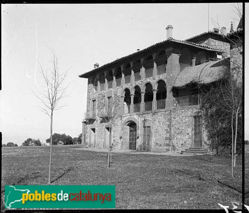 Façana Oest (Foto: Ignasi Canals. Arxiu Fotogràfic Centre Excursionista de Catalunya, 1919) Façana Oest