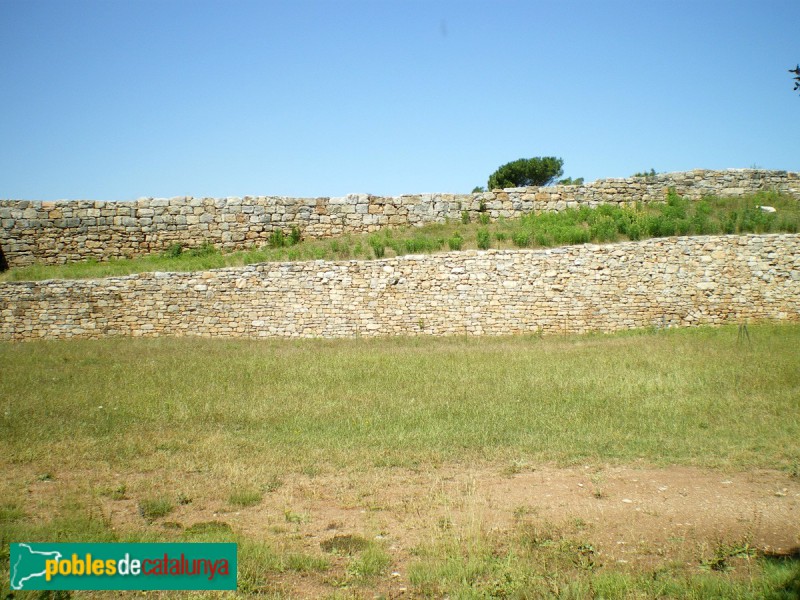 Muralles_de_Montgròs (Foto: Pnfodikly, 2012) Muralles_de_Montgròs