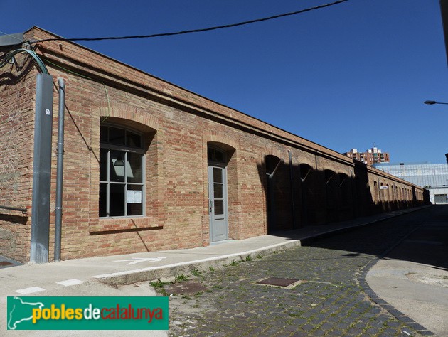 Barcelona - Antiga fàbrica Fabra i Coats. Nau de bombers, manteniment i porteria (Foto: Graciel·la Vidal, 2017) Barcelona - Antiga fàbrica Fabra i Coats. Nau de bombers, manteniment i porteria