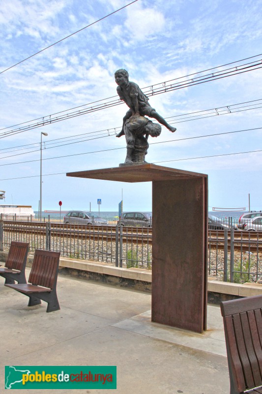 Badalona - Escultura dels nens saltant