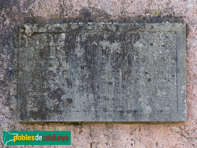 Monument a la Pàtria. Pedra amb inscripció