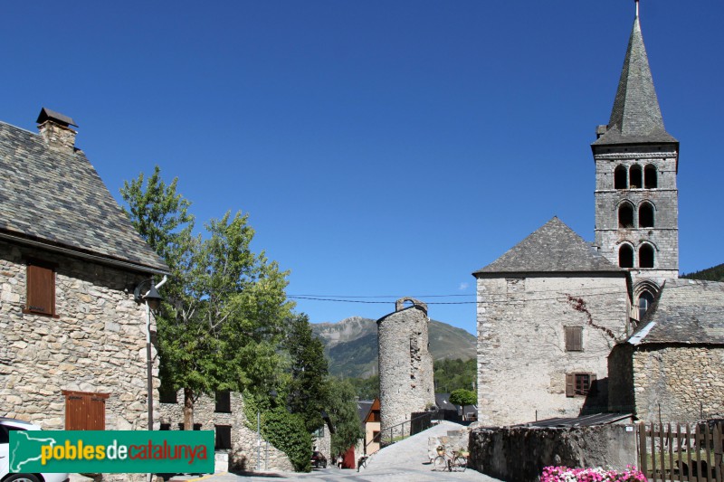 Arties, el castell i el campanar de Santa Maria