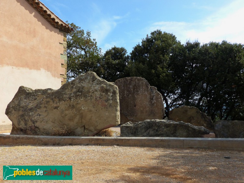 Folgueroles - Dolmen de Puigseslloses