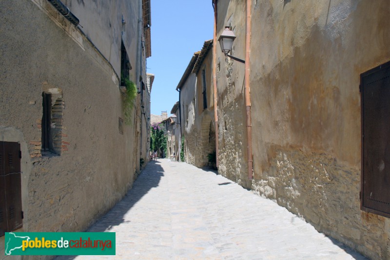 Peratallada - Carrer Major (Foto: Albert Esteves, 2017) Peratallada - Carrer Major