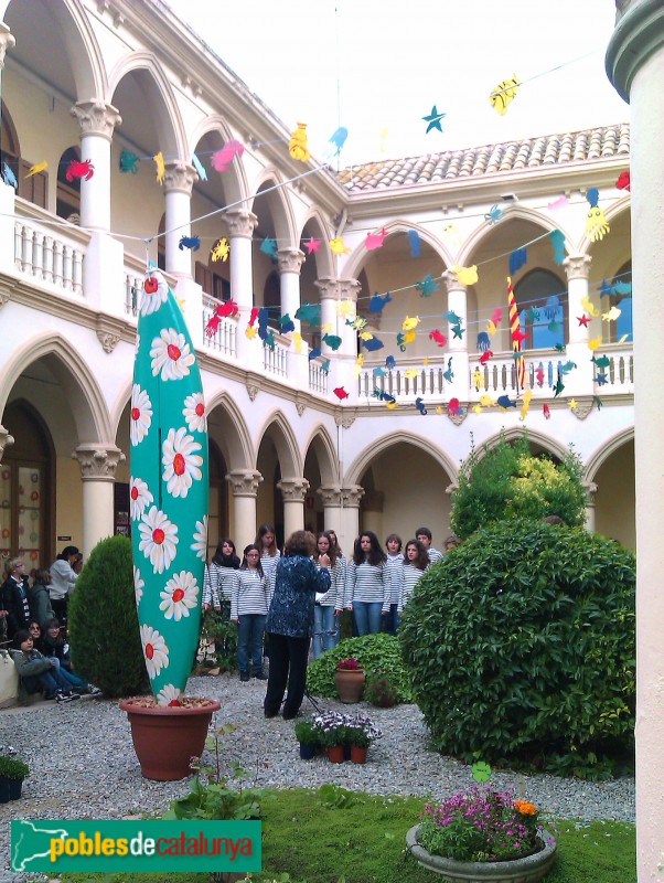Palafrugell - Convent de les Carmelites (Escola Vedruna) (Foto: Davidpar, 2015) Palafrugell - Convent de les Carmelites (Escola Vedruna)