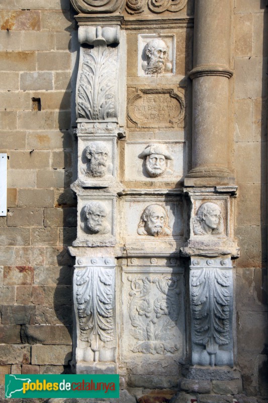 Calella - Portada de l'Església de Santa Maria i Sant Nicolau