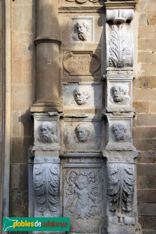 Calella - Portada de l'Església de Santa Maria i Sant Nicolau