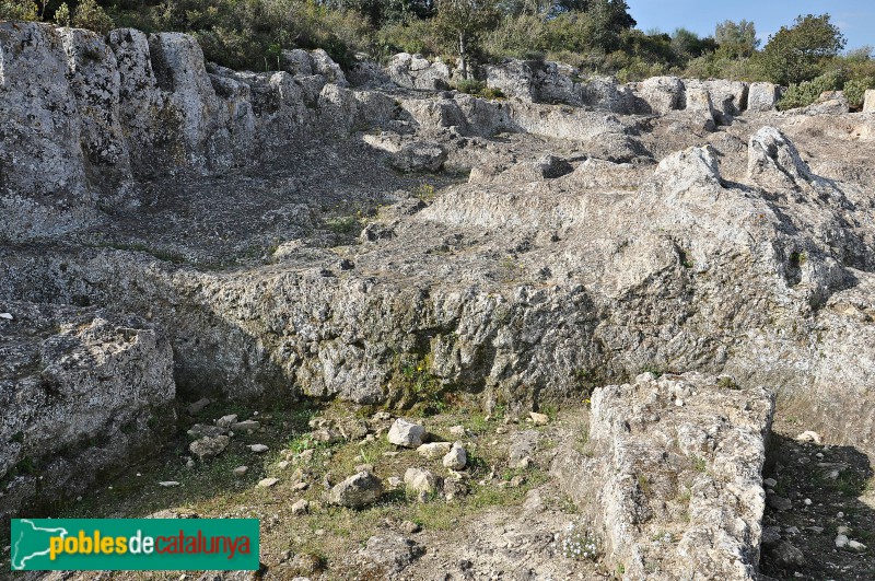 Poblat d'Olèrdola - Sitges, pedrera i habitatges