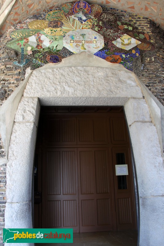 Colònia Güell - Cripta (exterior) (Foto: Albert Esteves, 2018) Colònia Güell - Cripta (exterior)