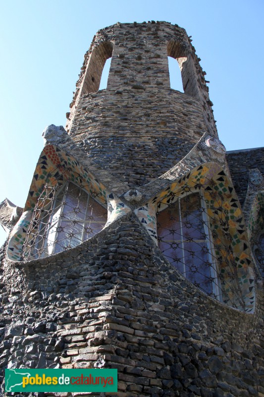 Colònia Güell - Cripta (exterior) (Foto: Albert Esteves, 2018) Colònia Güell - Cripta (exterior)
