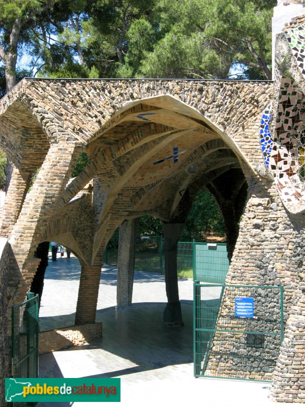 Colònia Güell - Cripta (exterior) (Foto: Albert Esteves, 2008) Colònia Güell - Cripta (exterior)