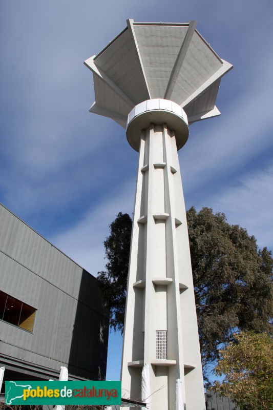 El Prat - Torre d'aigües de la plaça Catalunya