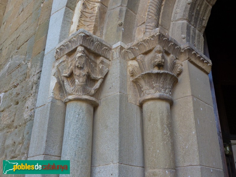 Folgueroles - Església de Santa Maria. Capitells