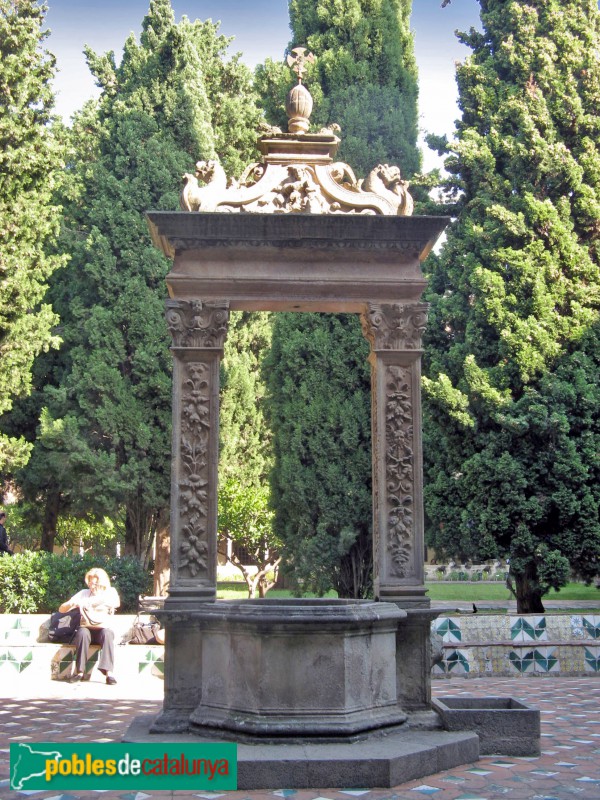 Barcelona - Monestir de Pedralbes, pou del claustre