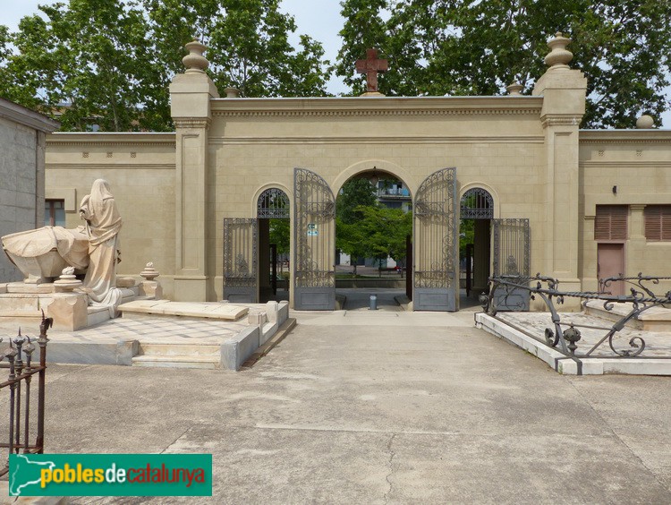 Cementiri de Sant Andreu - Porta d'accés vista des de dins