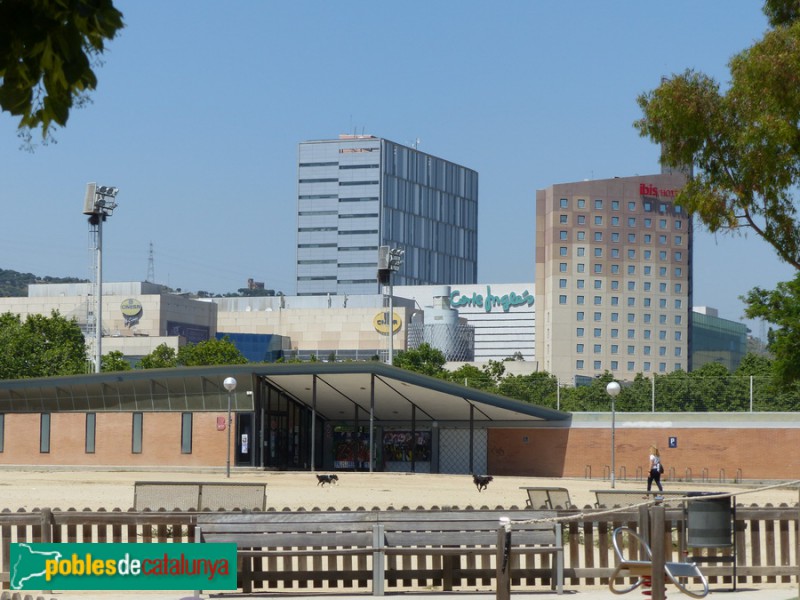 Barcelona - Centre comercial Som Multiespai. Vista des d'av. Rio de Janeiro / Av. Meridiana