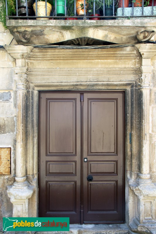 Tàrrega - Porta al carrer Lluís Folquet, 3