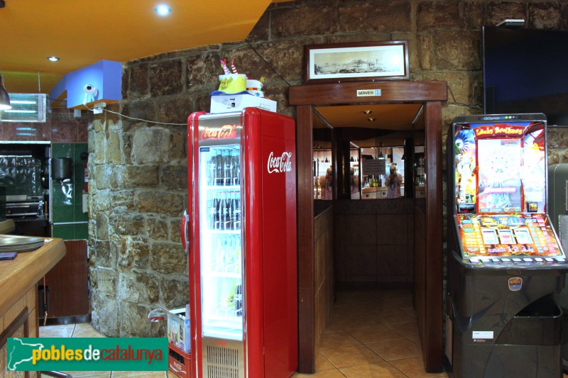 Tàrrega - Torre de la muralla (interior cafè Liceu)