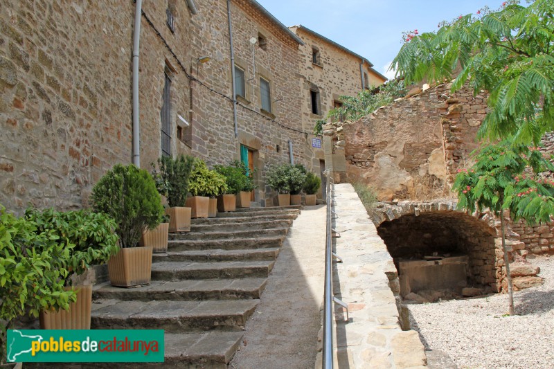 Tàrrega - Carrer de les Escales (Riudovelles) (Foto: Albert Esteves, 2018) Tàrrega - Carrer de les Escales (Riudovelles)