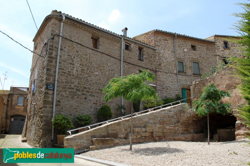 Tàrrega - Carrer de les Escales (Riudovelles) (Foto: Albert Esteves, 2018) Tàrrega - Carrer de les Escales (Riudovelles)