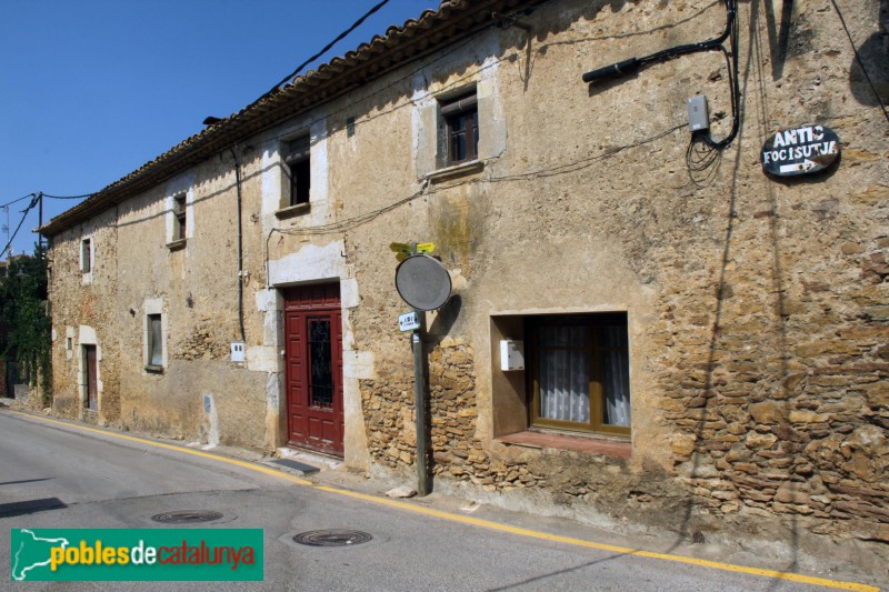 Palau-sator - Sant Feliu de Boada, carrer Vilademunt (Foto: Albert Esteves, 2018) Palau-sator - Sant Feliu de Boada, carrer Vilademunt