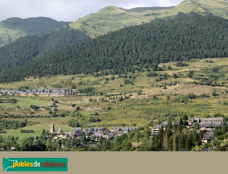 Vilac - Panoràmica de la vall, amb el poble en primer terme (Foto: Albert Esteves, 2018) Vilac - Panoràmica de la vall, amb el poble en primer terme