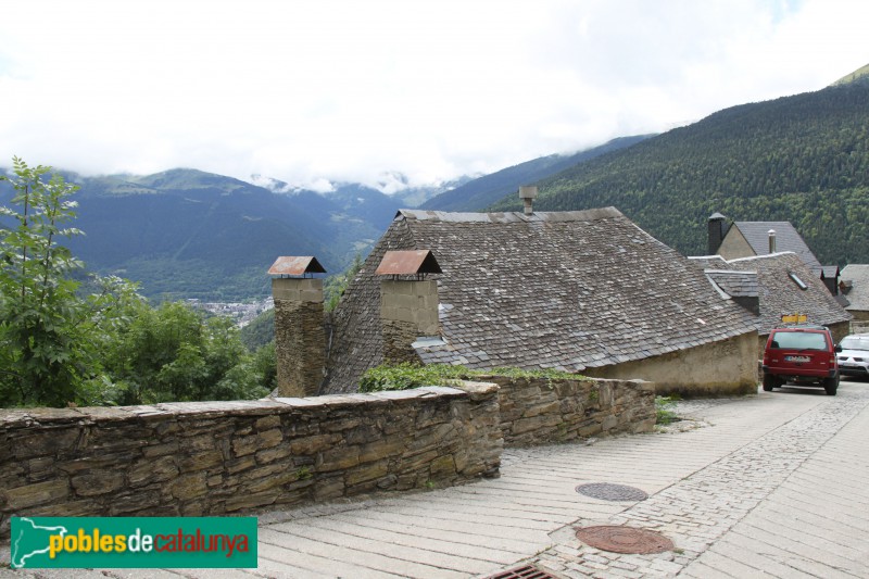 Montcorbau - Carrer principal