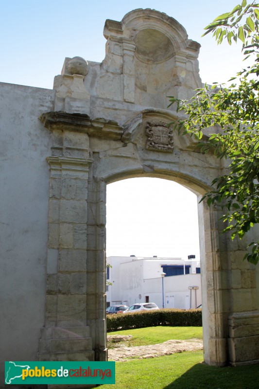 Palamós - Restes del Convent de Sant Agustí: portada (Foto: Albert Esteves, 2018) Palamós - Restes del Convent de Sant Agustí: portada