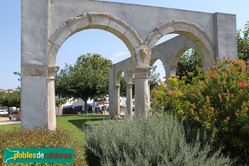 Palamós - Restes del Convent de Sant Agustí: arcs del claustre (Foto: Albert Esteves, 2018) Palamós - Restes del Convent de Sant Agustí: arcs del claustre