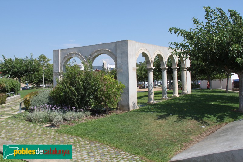 Palamós - Restes del Convent de Sant Agustí: arcs del claustre (Foto: Albert Esteves, 2018) Palamós - Restes del Convent de Sant Agustí: arcs del claustre