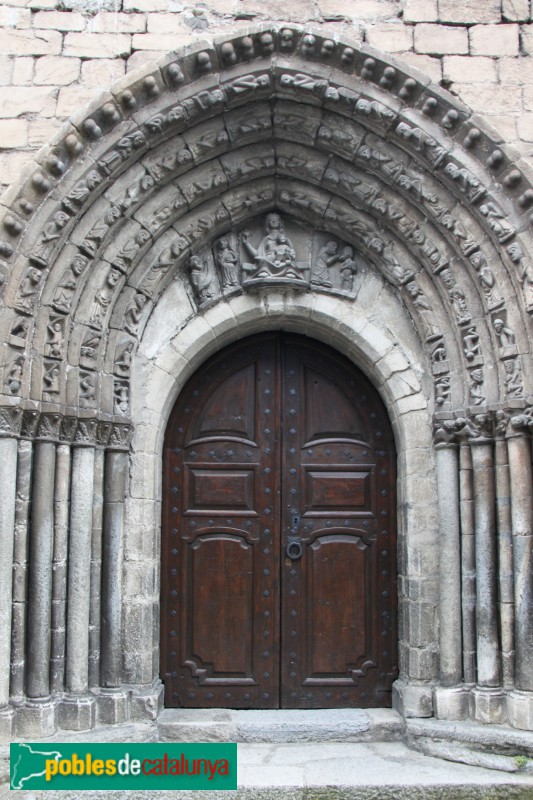 Betren - Església de Sant Esteve, portada (Foto: Albert Esteves, 2018) Betren - Església de Sant Esteve, portada