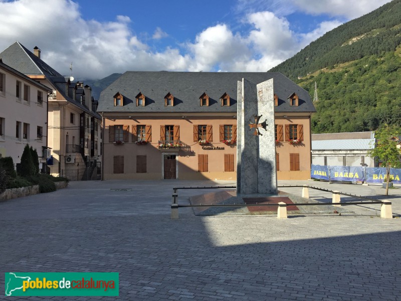 Vielha - Escultura d'Homenatge a la Llengua i Cultura Aranesa