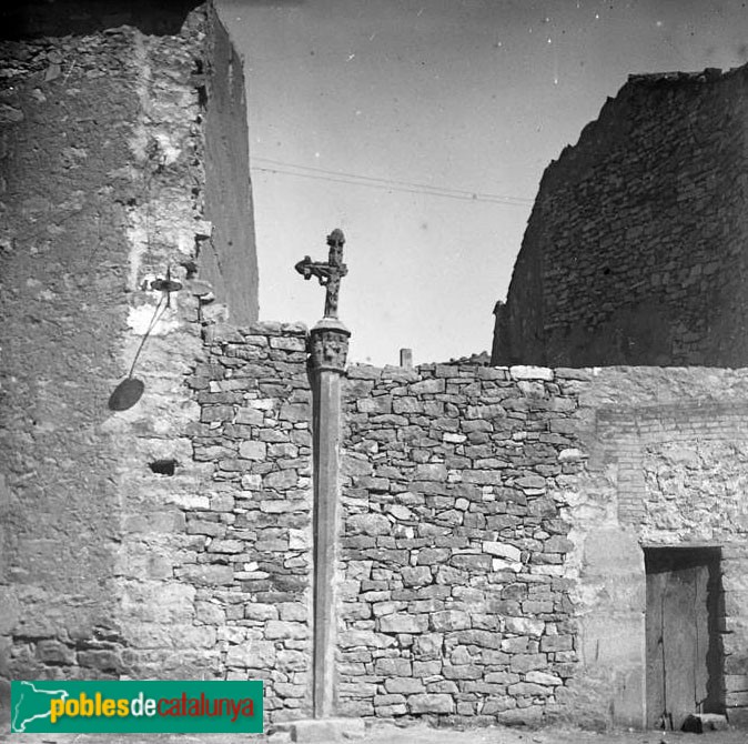 Sant Martí de Maldà - Creu de terme encastada