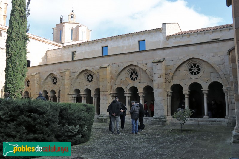 Vallbona de les Monges - Claustre del monestir. Galeria est