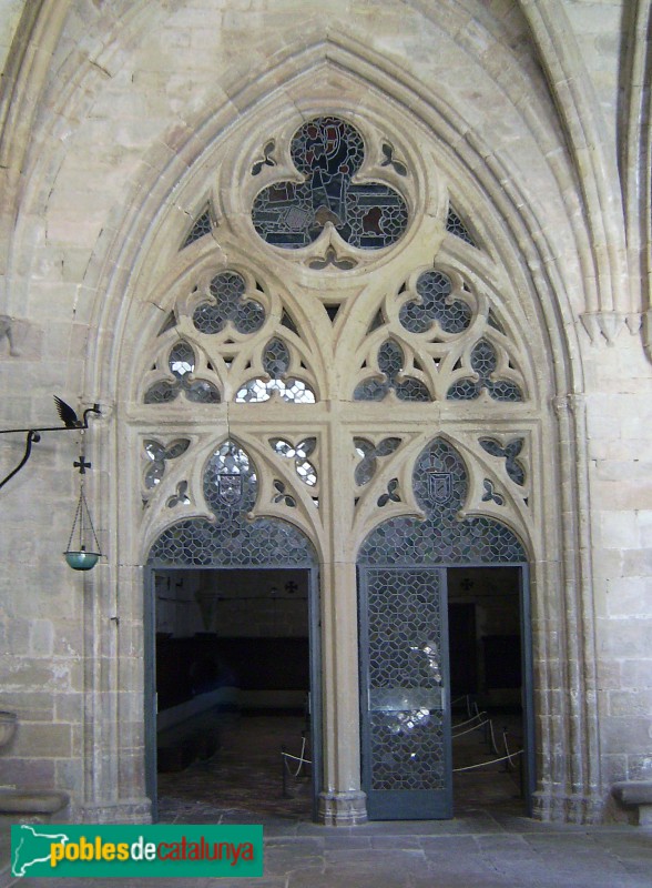 Vallbona de les Monges - Monestir de Santa Maria. Sala capitular, portada des de l'exterior