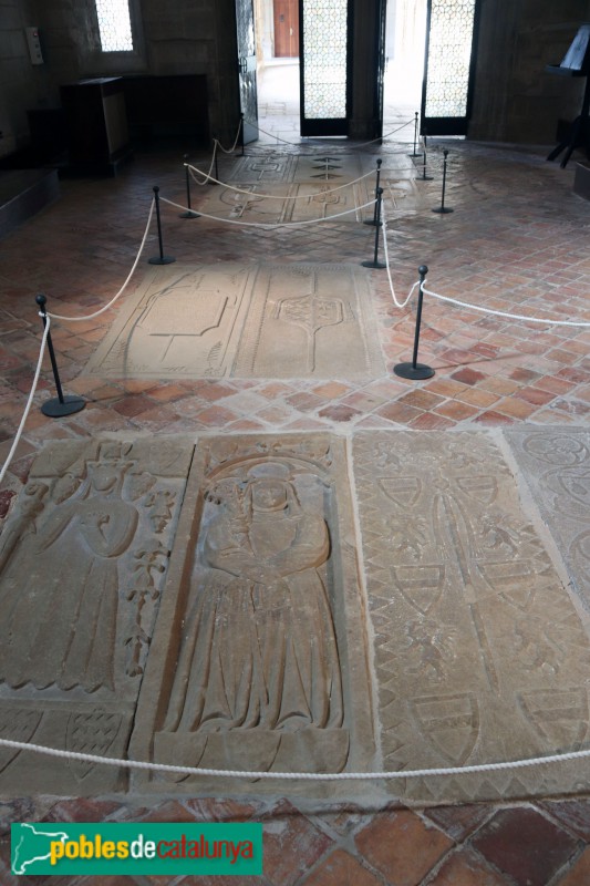 Vallbona de les Monges - Monestir de Santa Maria. Sala capitular, sepulcres d'abadesses